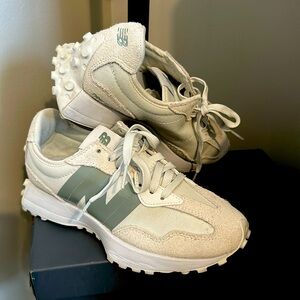 New Balance size W7 light gray w green .